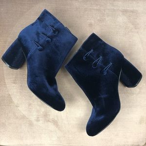 Nine West Velvet Khraine Block Heels in Navy Blue